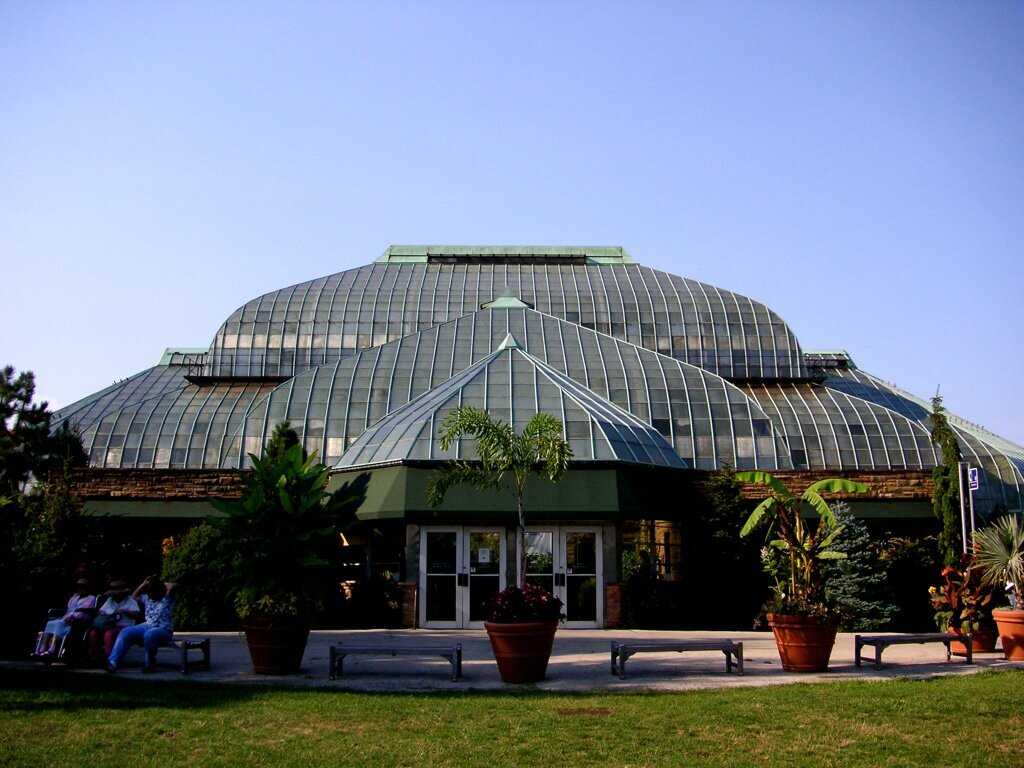 A photo of Lincoln Park Conservatory