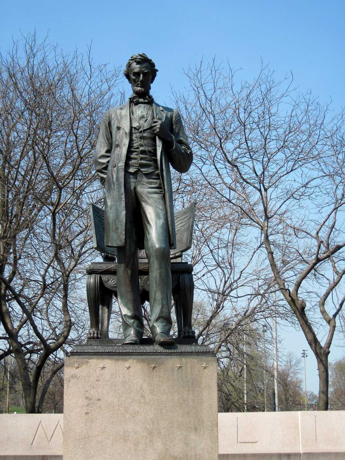 A photo of a statue of Abraham Lincoln