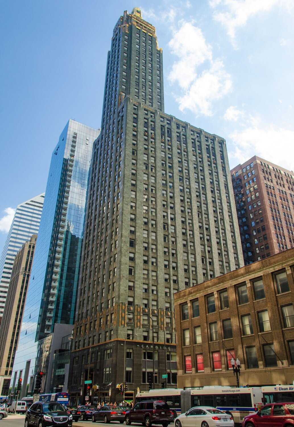 Photo of the Carbide and Carbon Building 