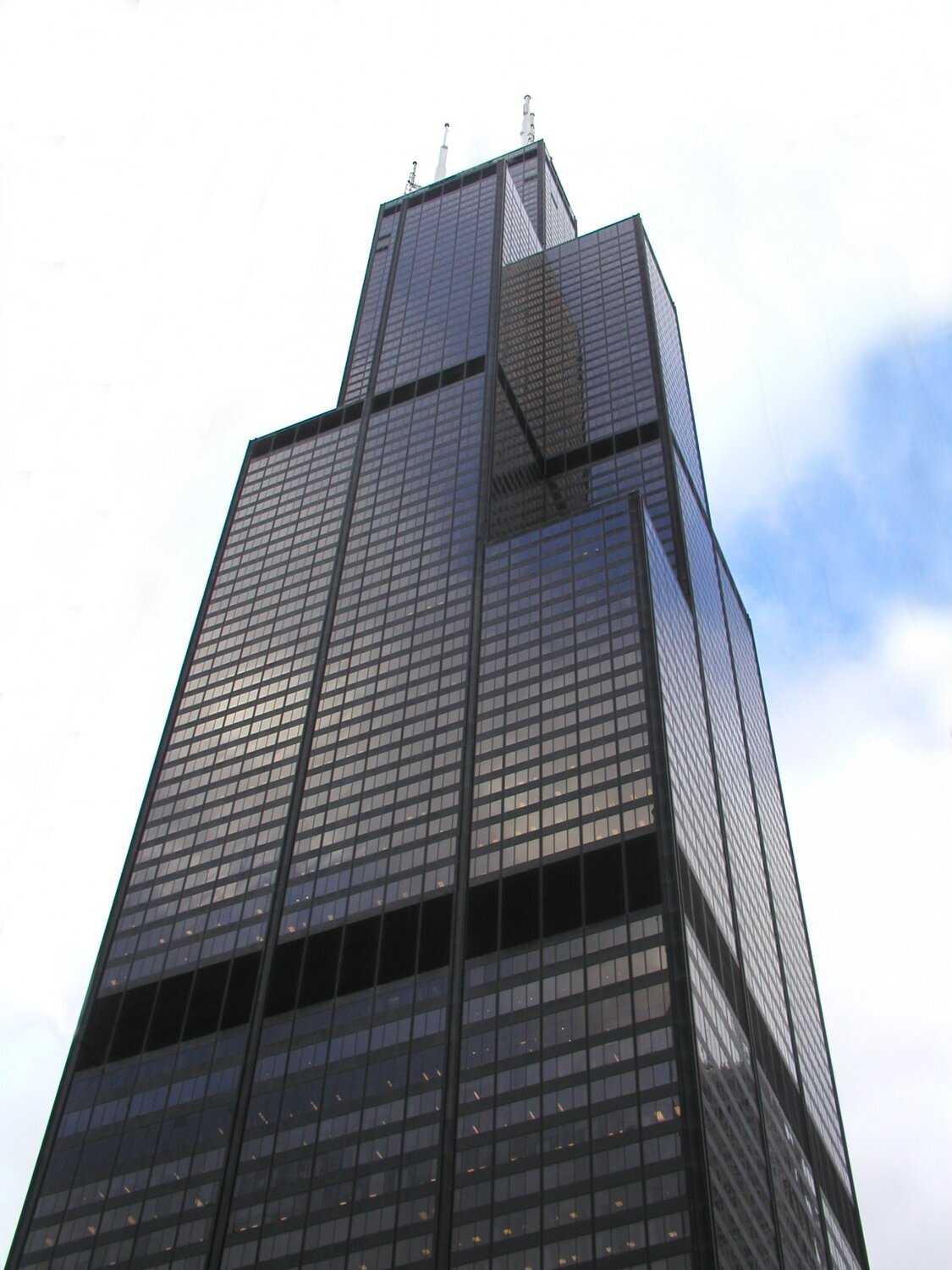 A photo of Willis Tower 