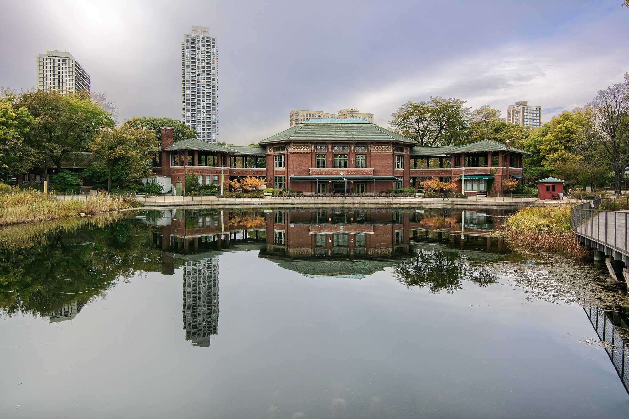 A photo of Cafe Brauer as seen from across a reflecting pond.