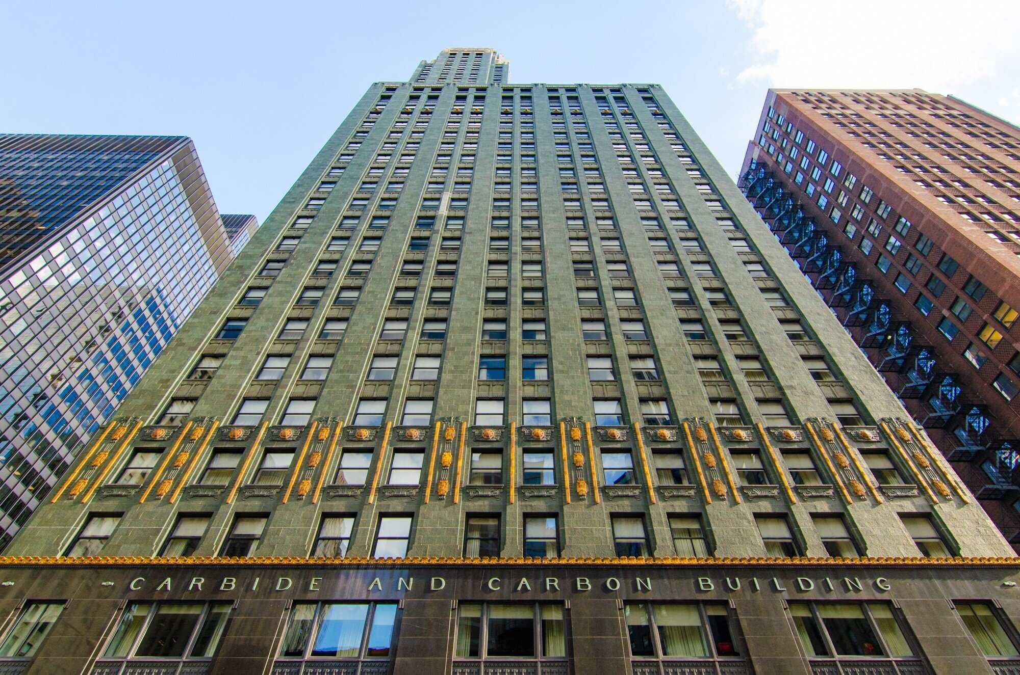 A street-level photo of the Carbide & Carbon Building