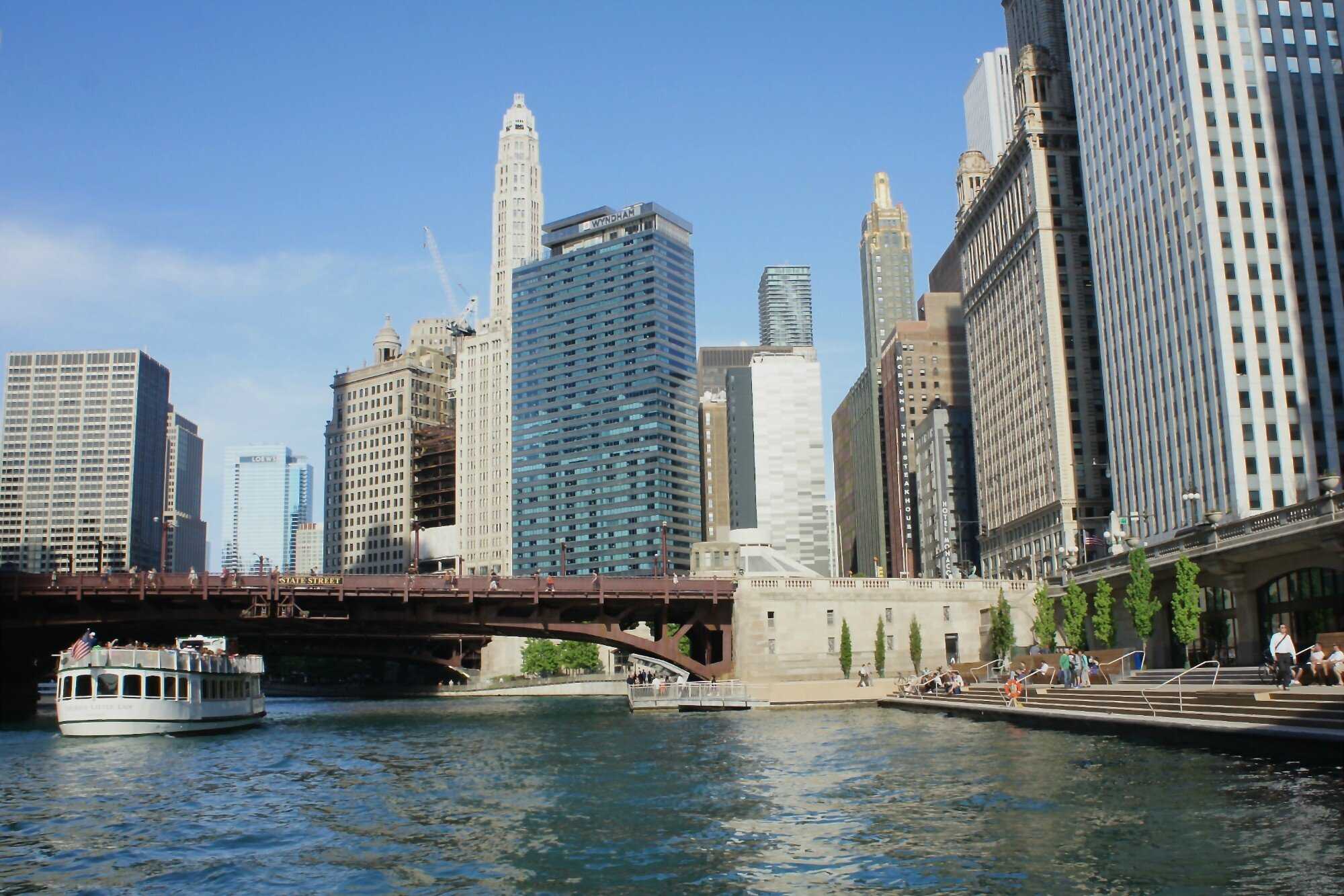 A photo of Chicago Riverwalk marina.