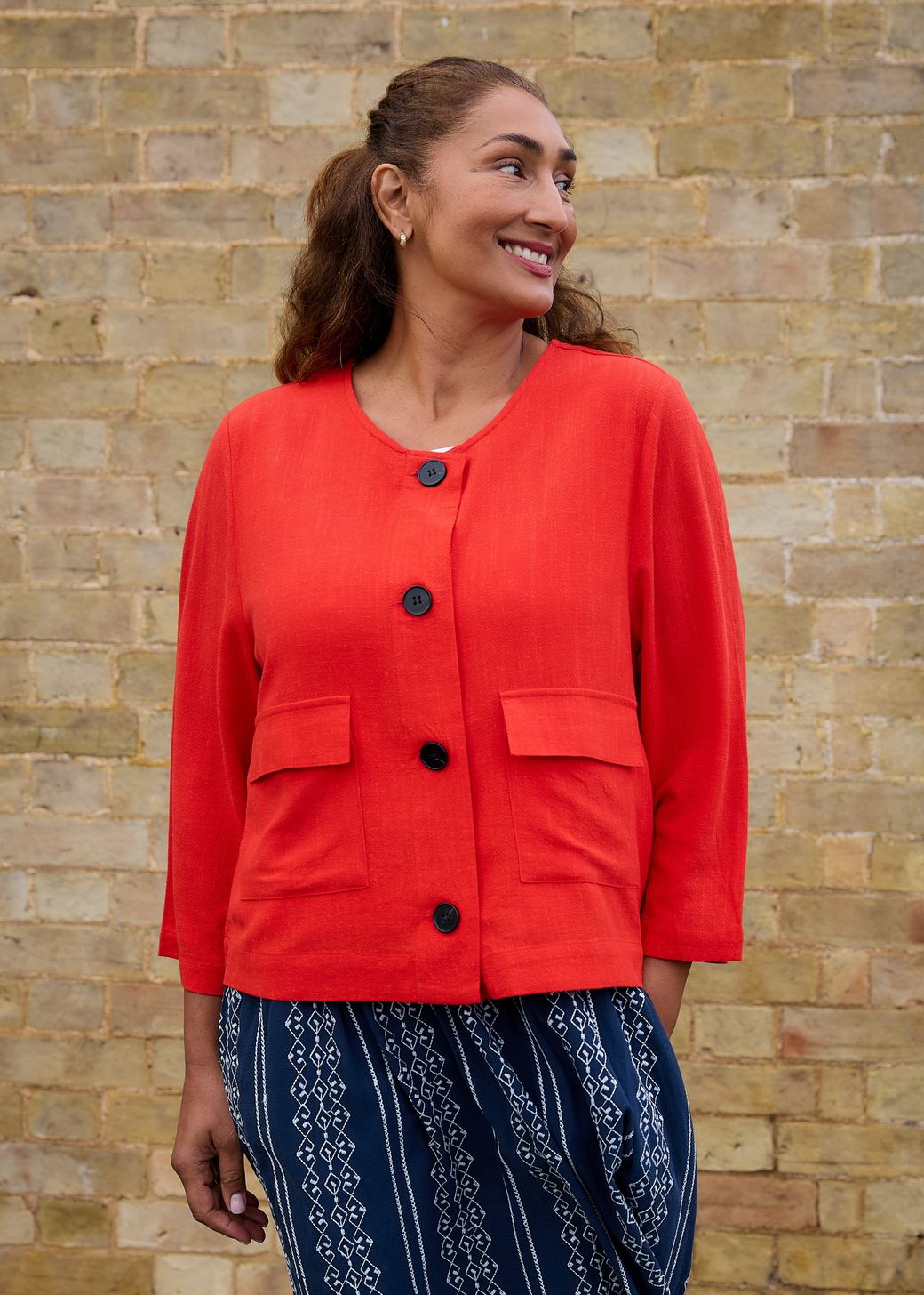 Linen Viscose Boxy Round Neck Two Pocket Jacket