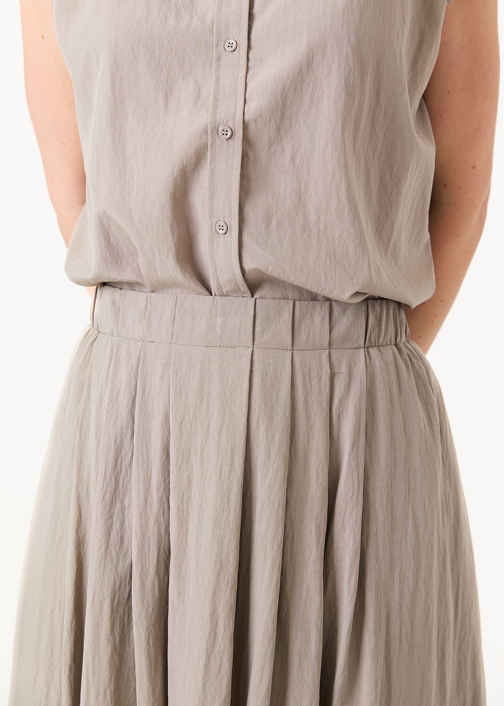 Pleat Front Elastic Waist Midi Skirt
