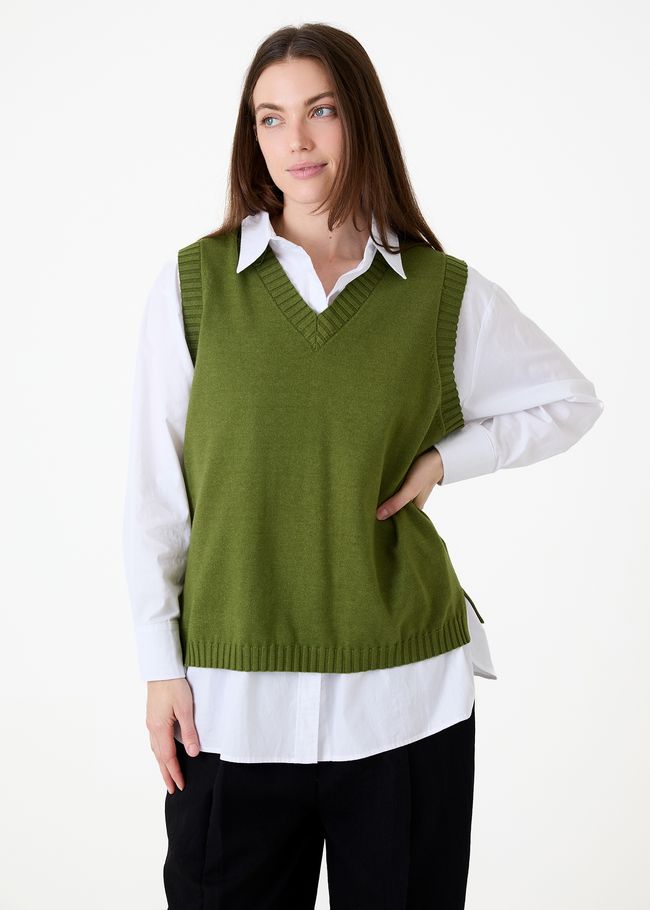 Cashmere Like V/Nk Tank Top - Leaf Green - side body view