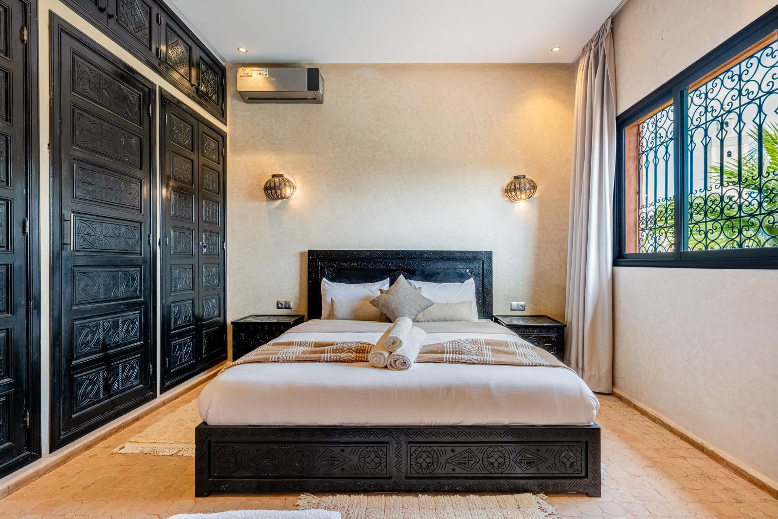 Chambre de style ryad traditionnel dans le complexe de Pilates à Marrakech