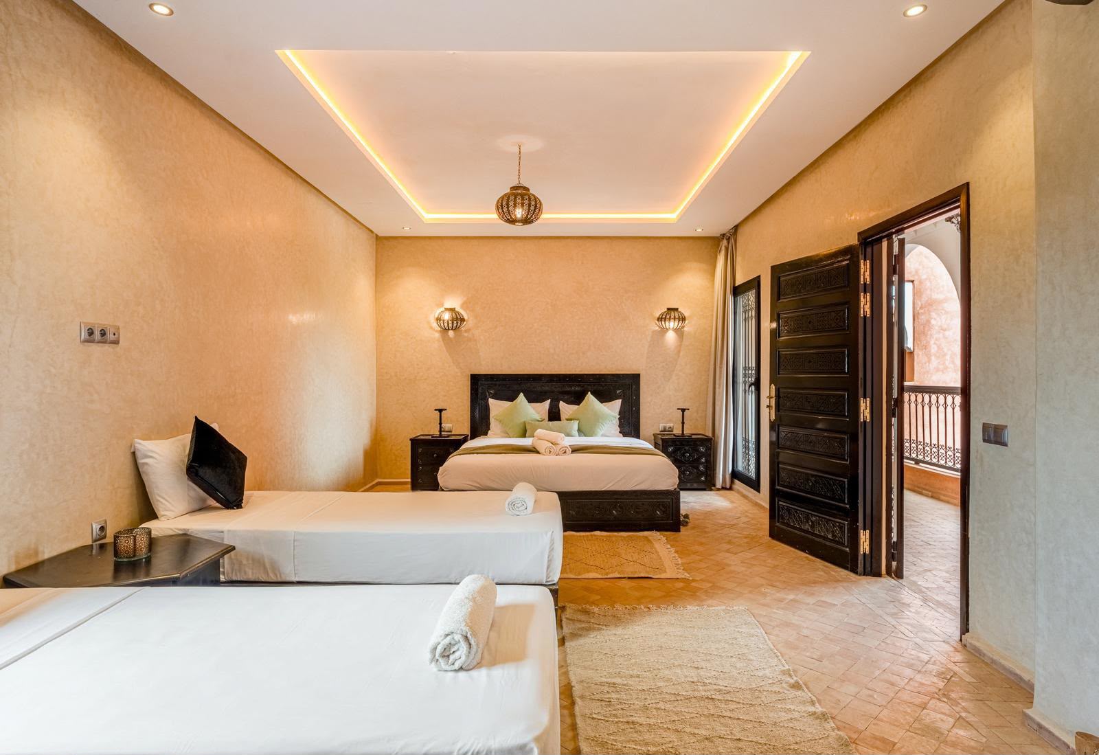 Chambre moderne du complexe Pilates Reformer à Marrakech pour les formations 2026