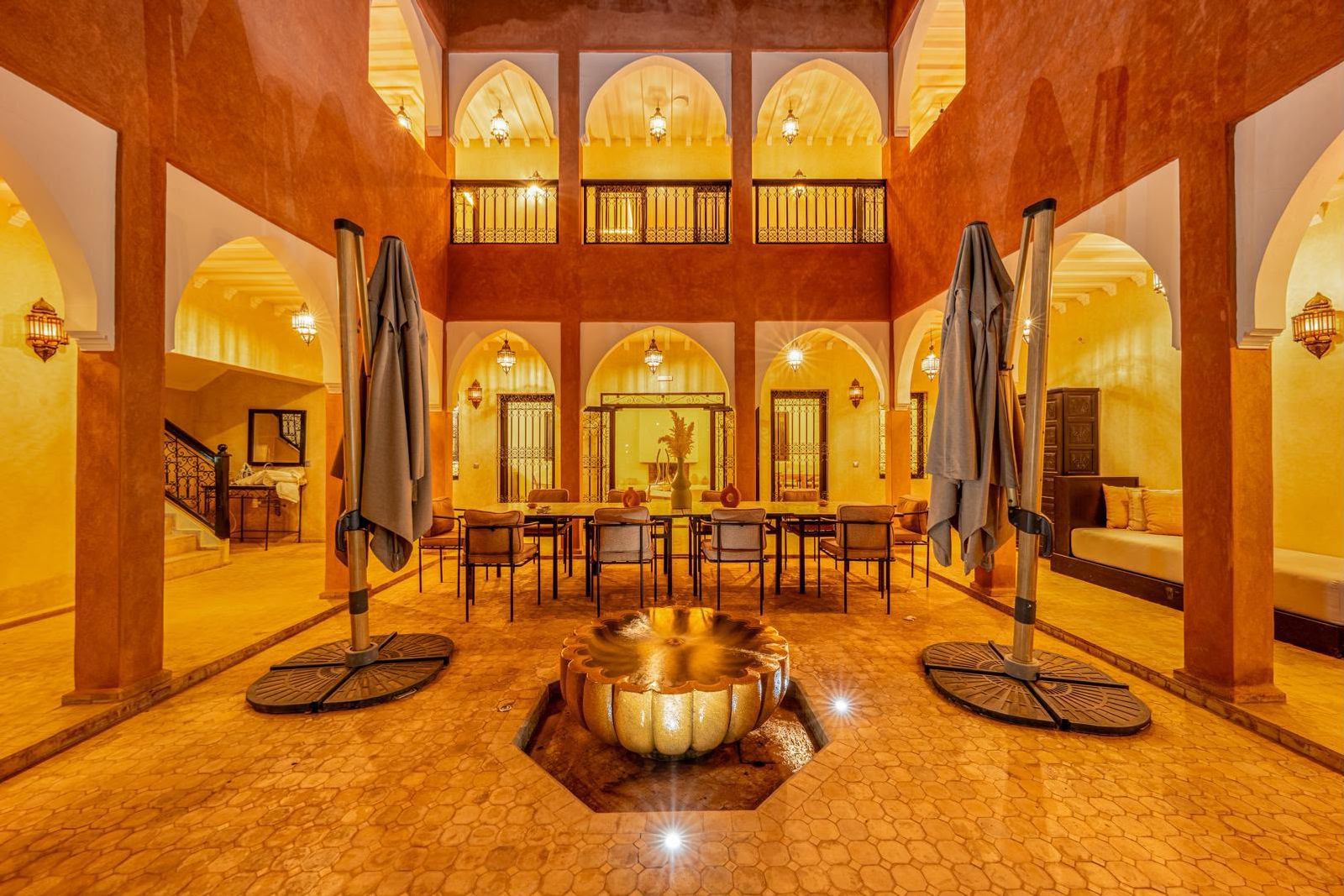 Intérieur élégant de la résidence Pilates à Marrakech, avec des touches de design marocain