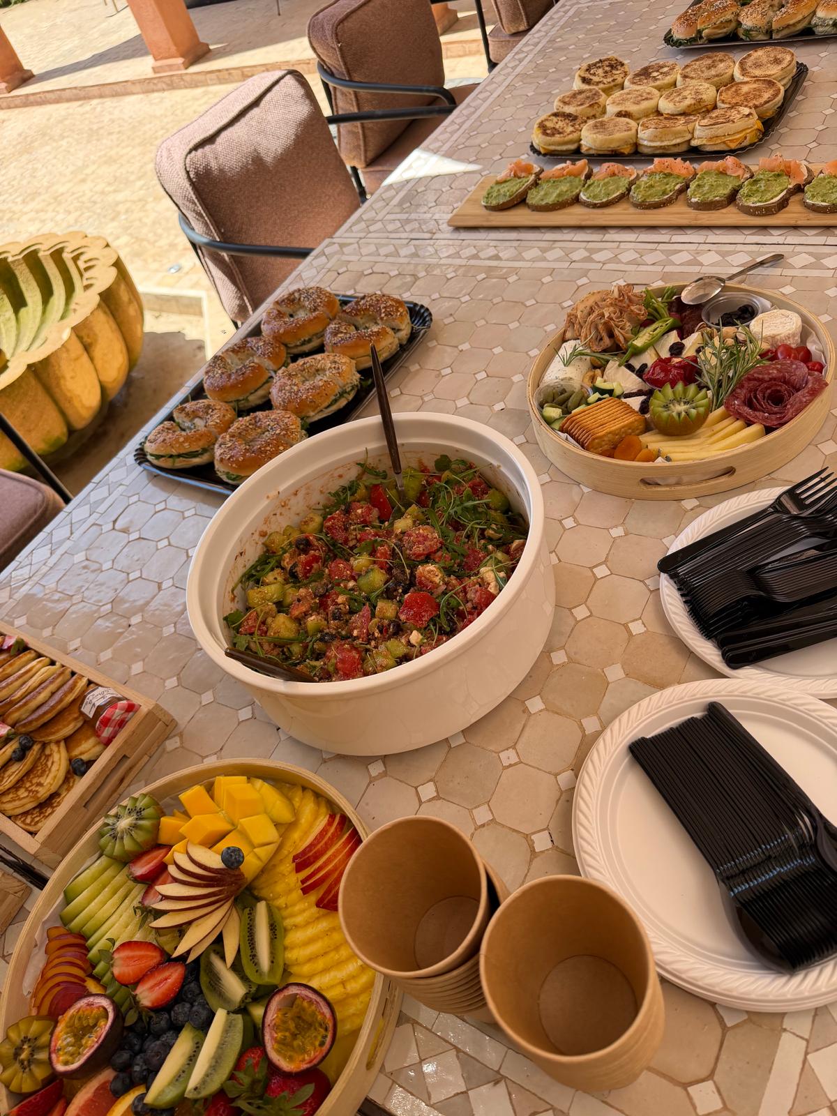 Petit-déjeuner sain avant la première séance de Pilates du matin à Marrakech