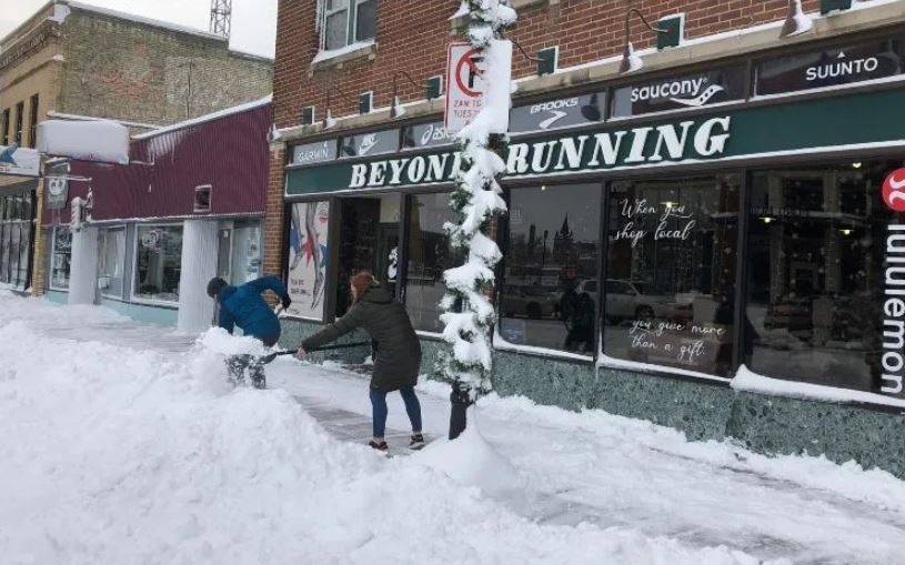Caen 46 centímetros de nieve en EU tras tormenta invernal