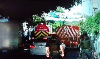 Bomberos de Guadalajara controlan incendio en bodega de autopartes