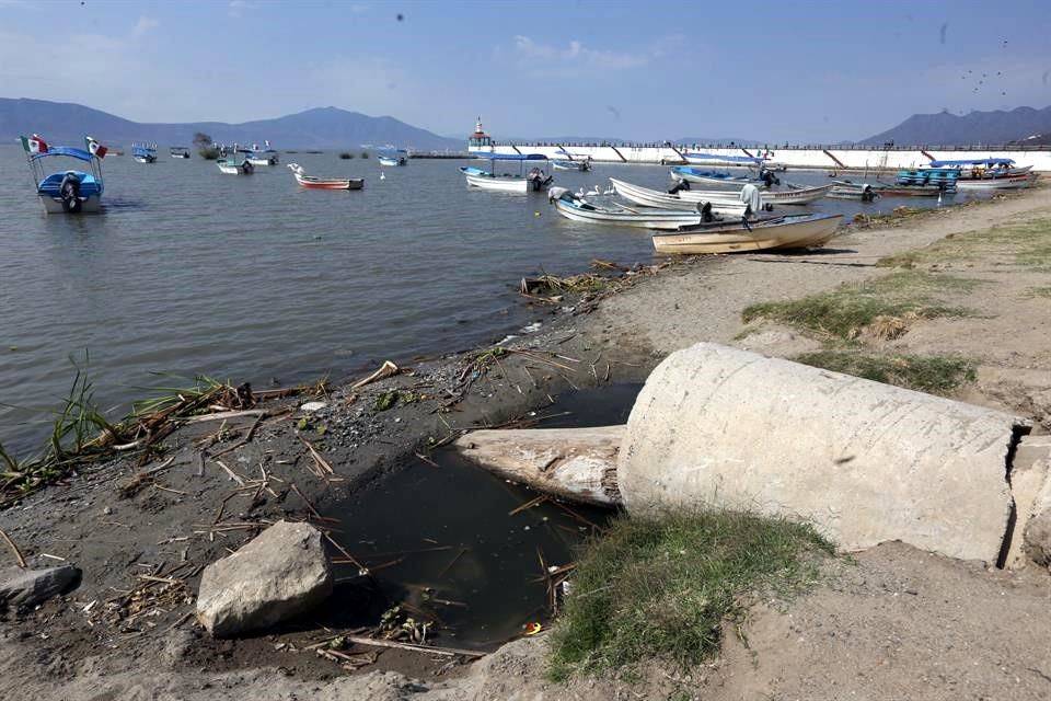 Señalan al estado por tirar aguas negras al Lago de Chapala