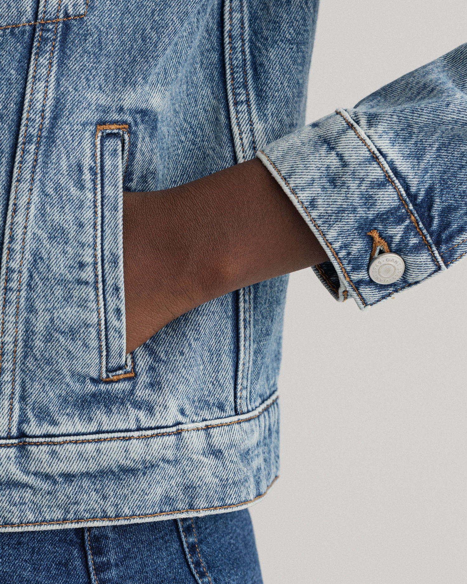 D1. DENIM TRUCKER JACKET