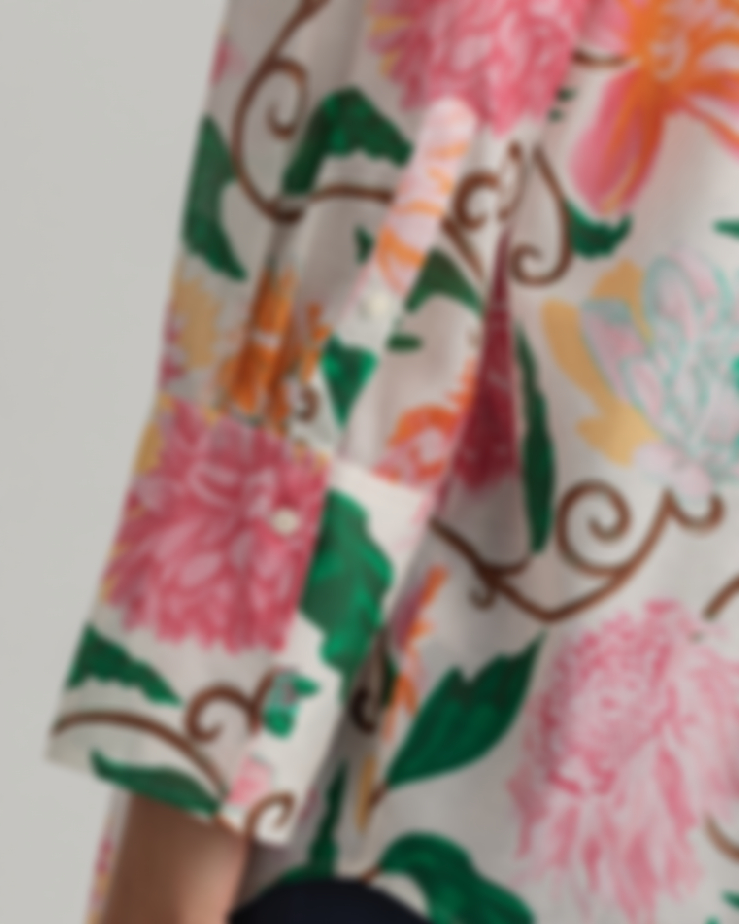 Oversized Bomull- og Silkebluse med Dahlia-Blomster