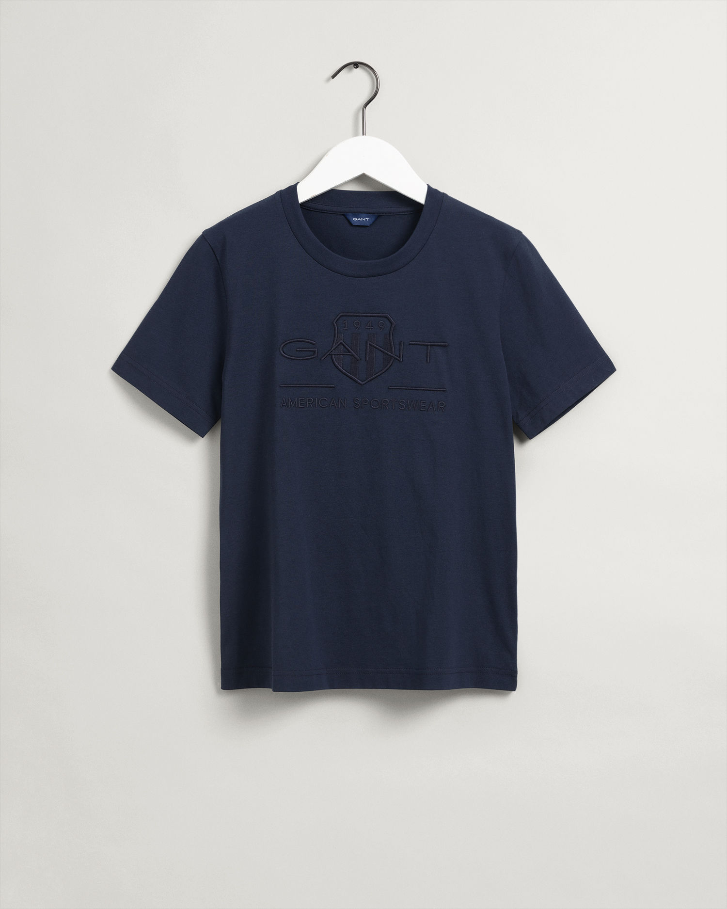 Archive Shield T-Skjorte med Ensfarget Logo