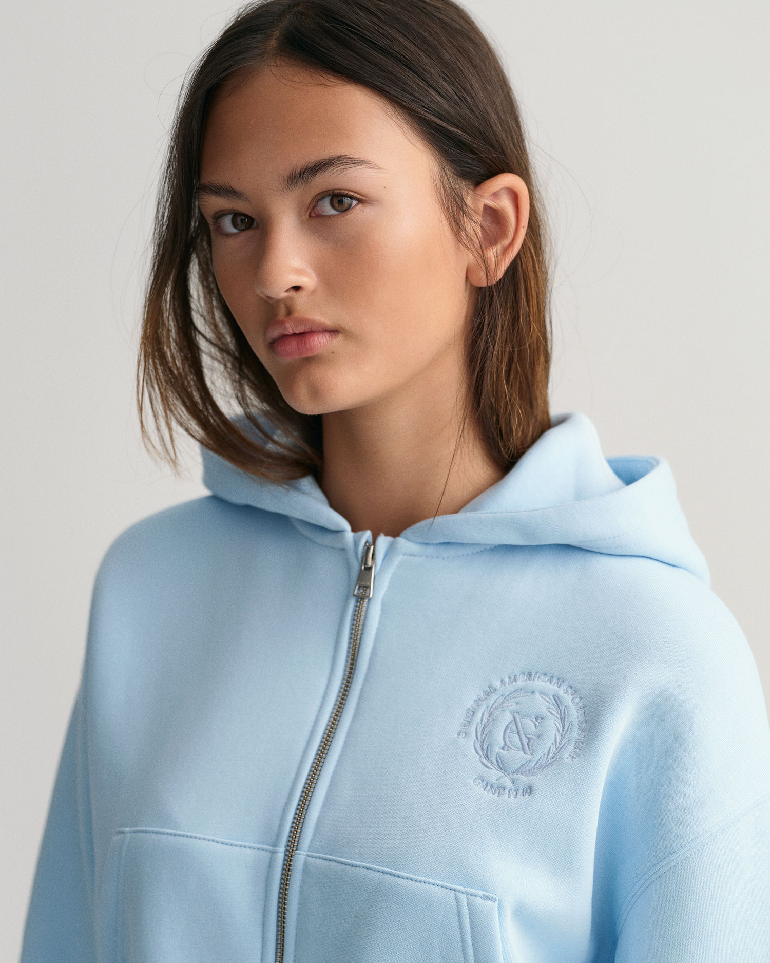 Teen Girls Crest Shield Cropped Full-Zip Hoodie