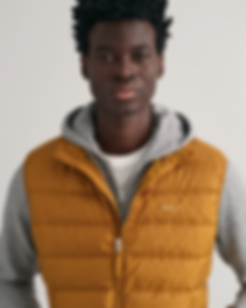 LIGHT DOWN VEST