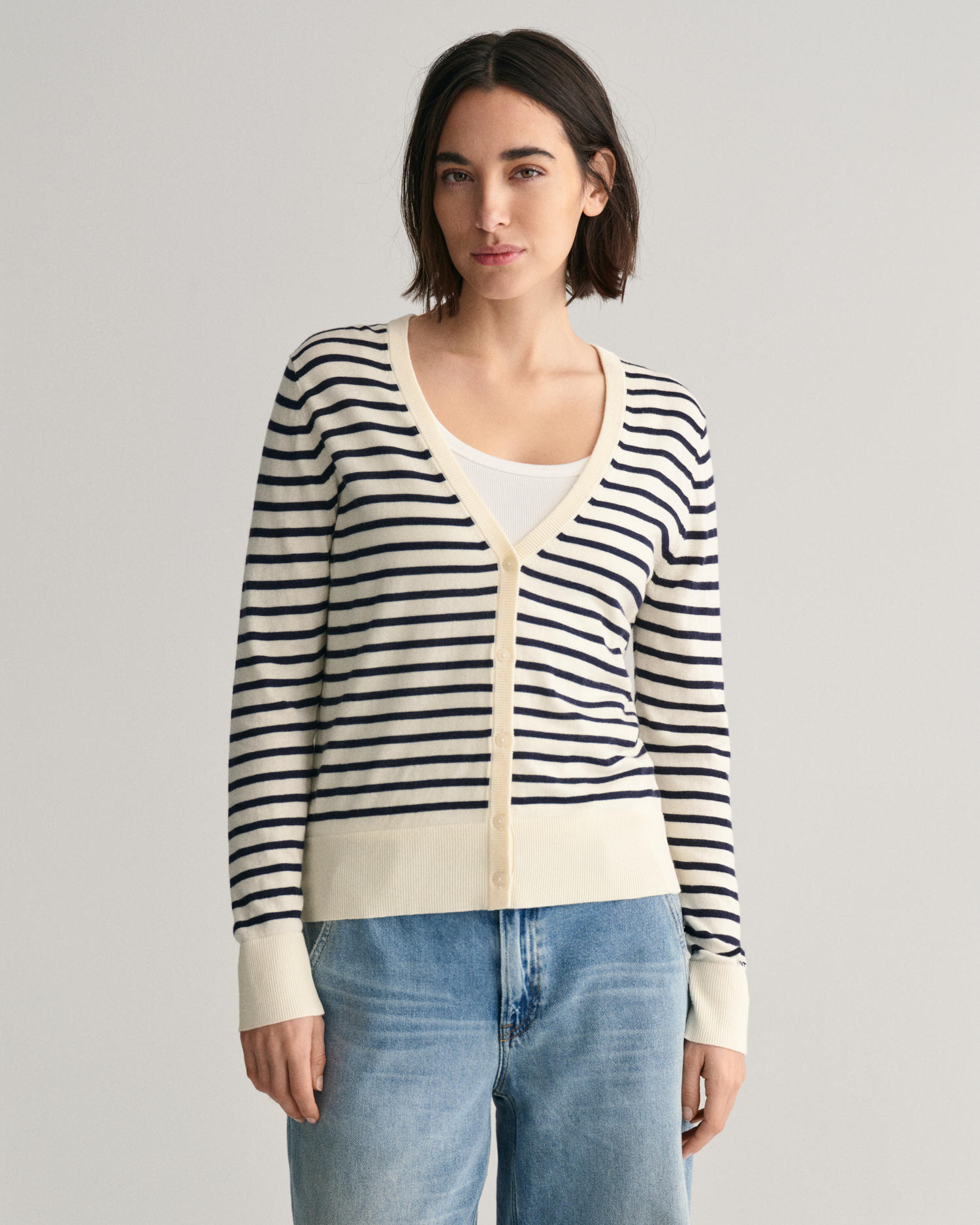 Finstrikket cardigan med striper