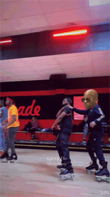 Roller%20Skating%20Dame.gif