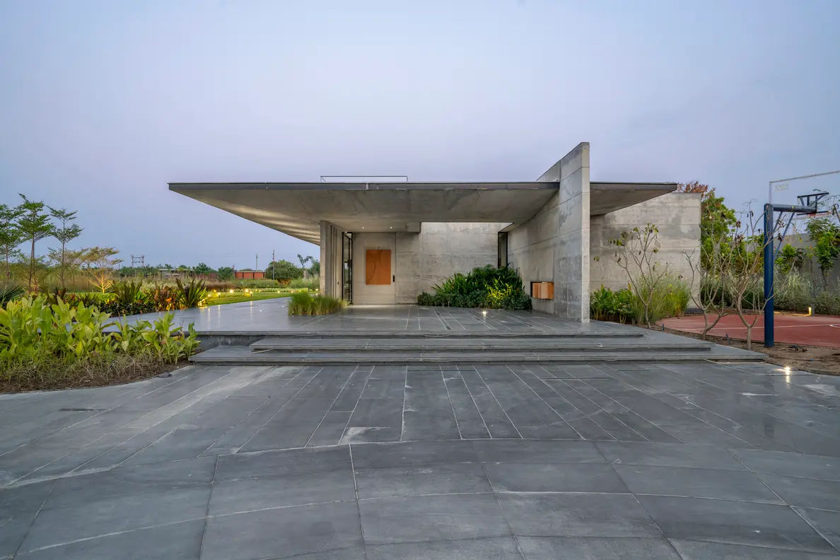 12.0 house - Image 3