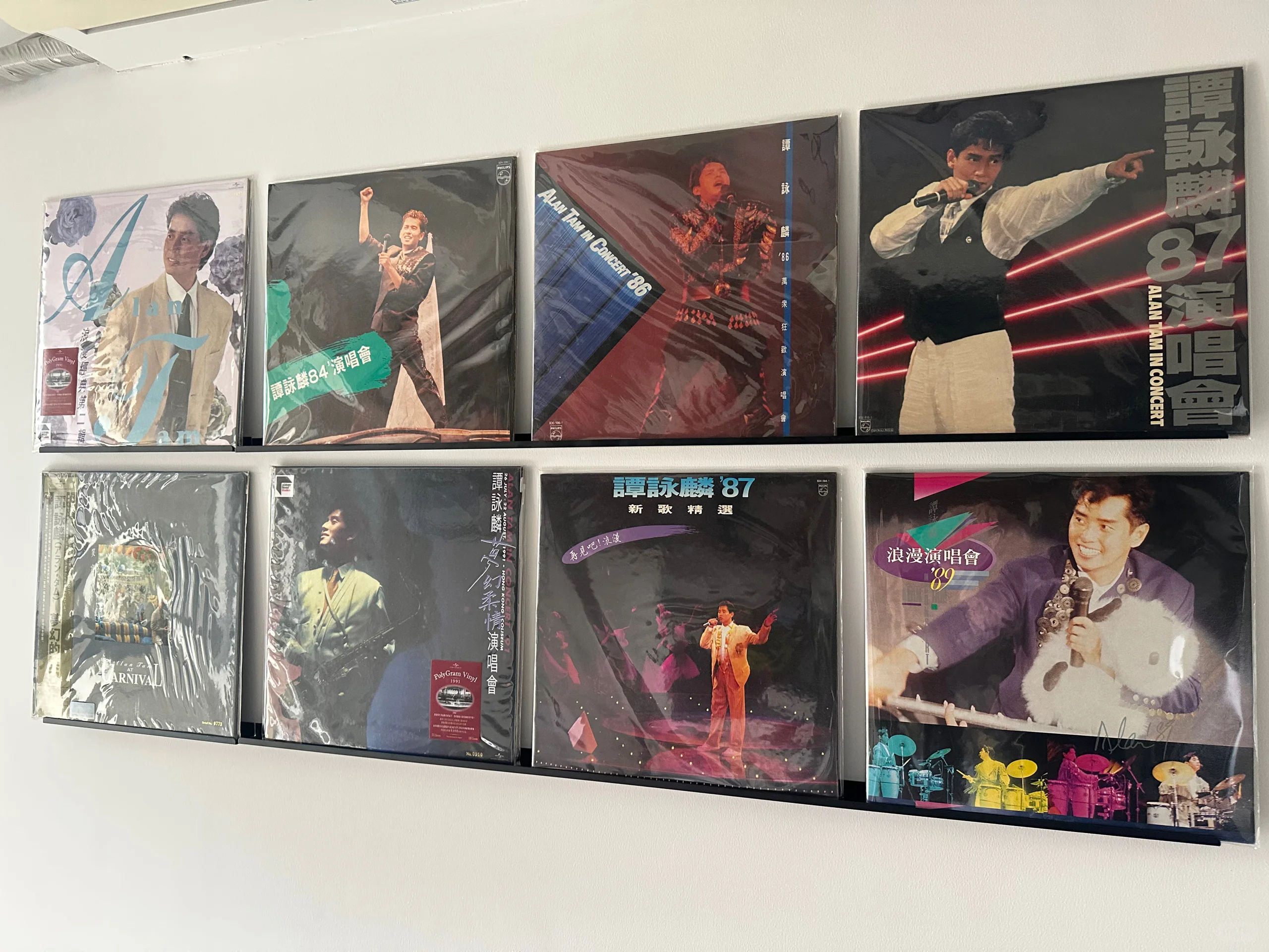 譚詠麟黑膠 dead wax、條碼與標籤辨識示意