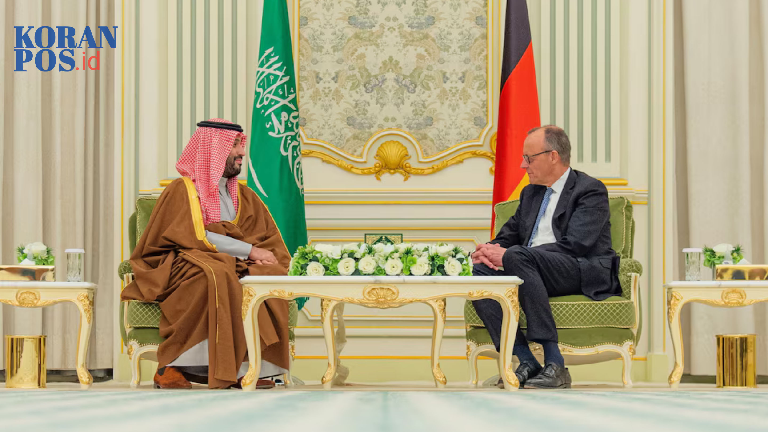 Kanselir Jerman Friedrich Merz berjabat tangan dengan pejabat tinggi Arab Saudi di Riyadh, menandai babak baru kerjasama ekonomi strategis antara Jerman dan negara-negara Teluk.