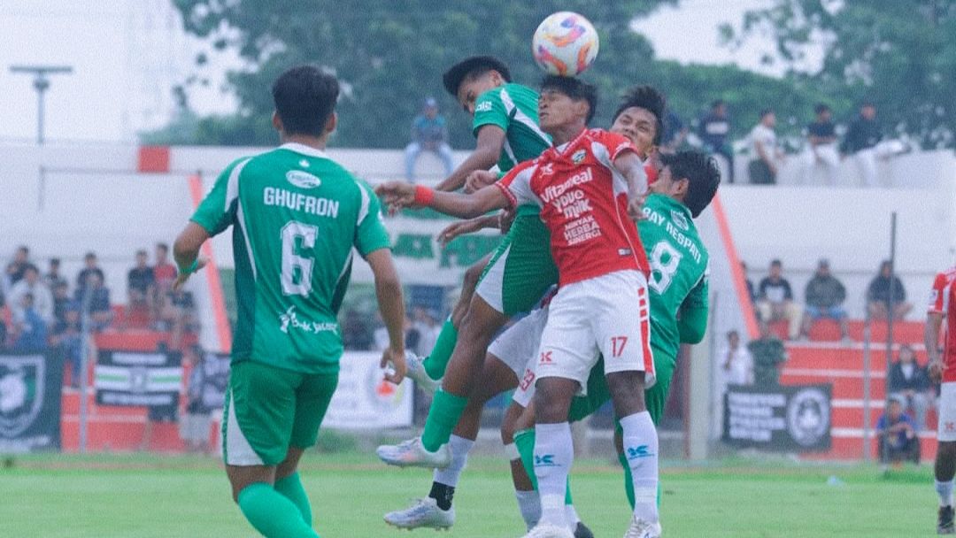 Selebrasi pemain Persibangga Purbalingga, Afif Teguh Saputra, usai mencetak gol tunggal kemenangan 1-0 di laga leg pertama Liga 4 Jateng.