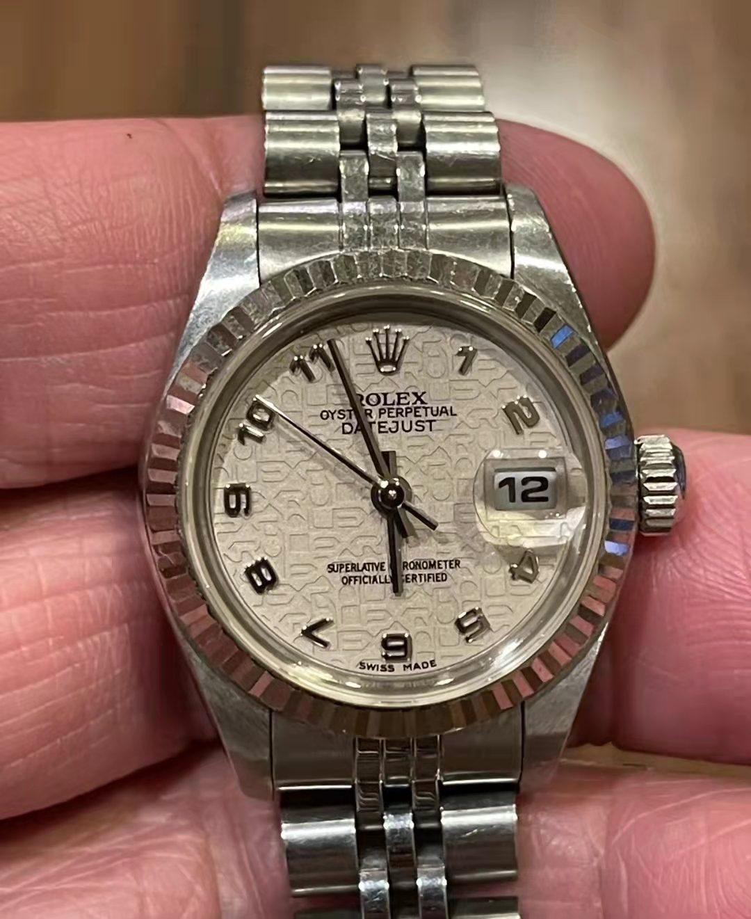 素材清單標示為 Datejust 79174 的相鄰過渡世代腕錶實拍
