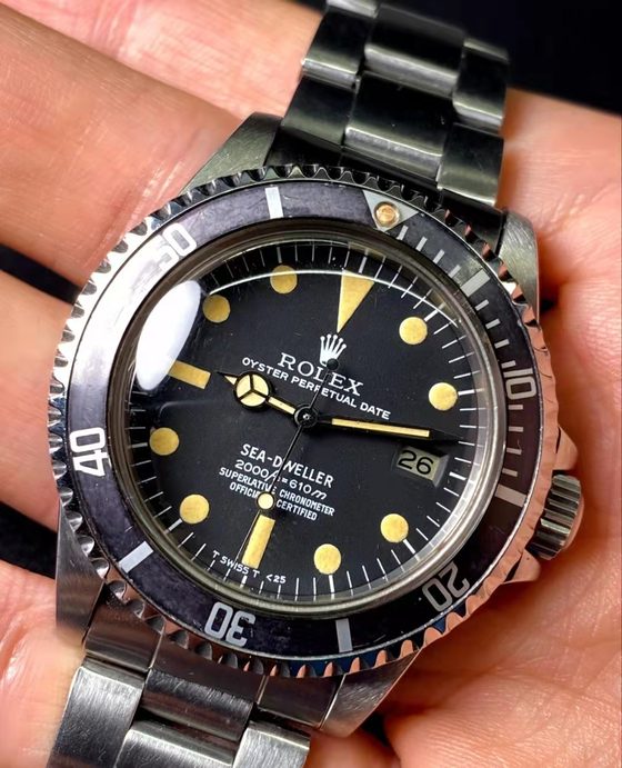 來源標為 Sea-Dweller 1665 的實拍，供對照 16660 前代的盤面與鏡面外觀