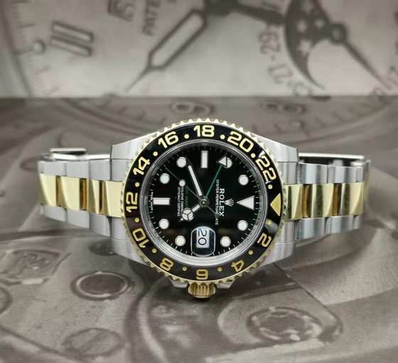 現代雙色金屬 GMT，黑色陶瓷 24 小時圈，不是棕金鋁圈老虎圈
