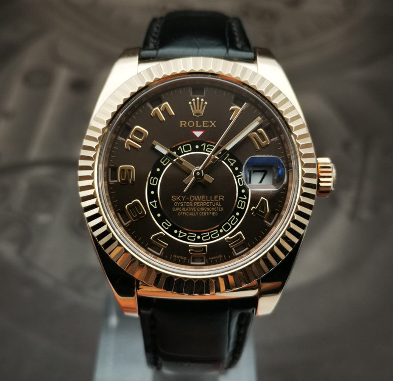 深色錶面皮帶 Sky-Dweller 的歷史款正面照