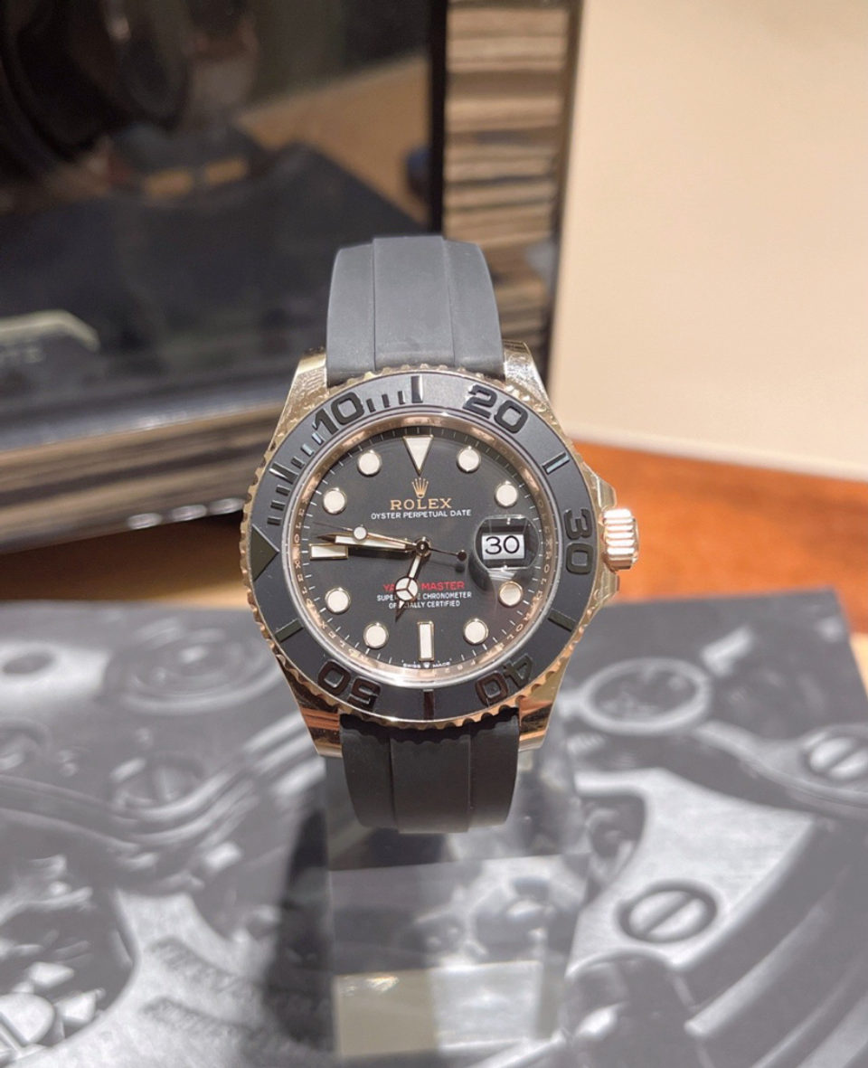 Yacht-Master Oysterflex 配置實拍，用於提示同系列存在非 Rolesium 外觀
