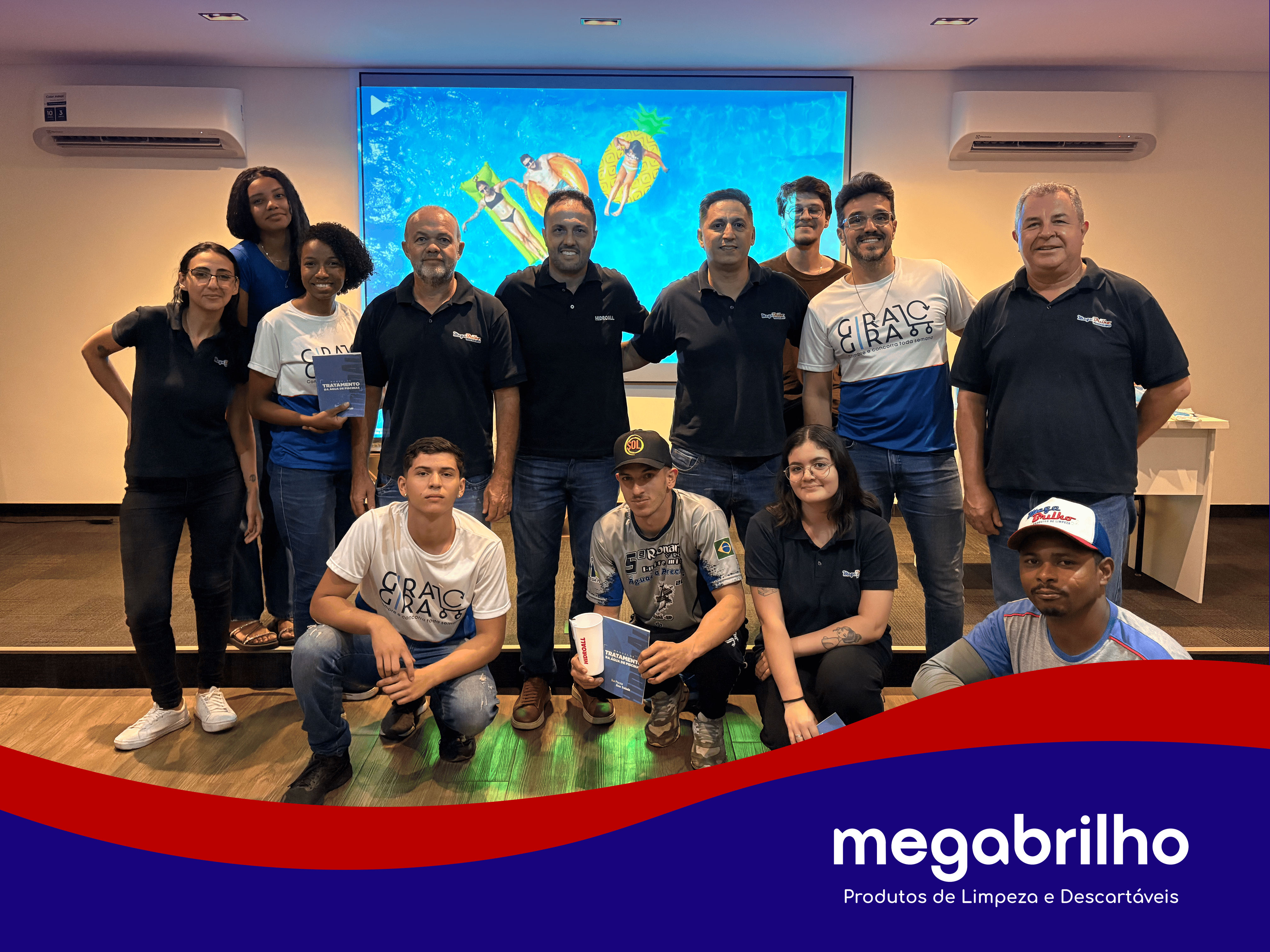 Equipe Mega Brilho no treinamento