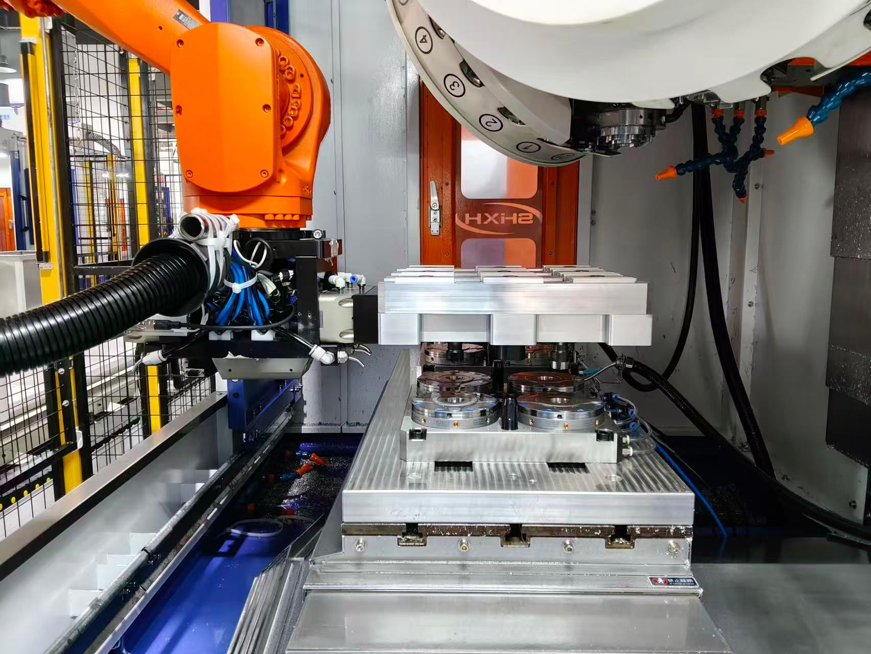 Automated production line using NextasTech zero-point positioning and FMS integration