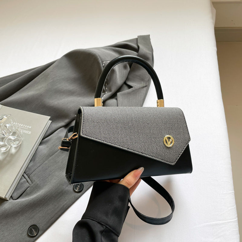 Diamond-Encrusted Bag - Black