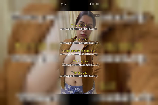 Vandana Pathak nude showing hot curved body in live show