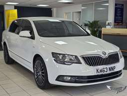 SKODA SUPERB 