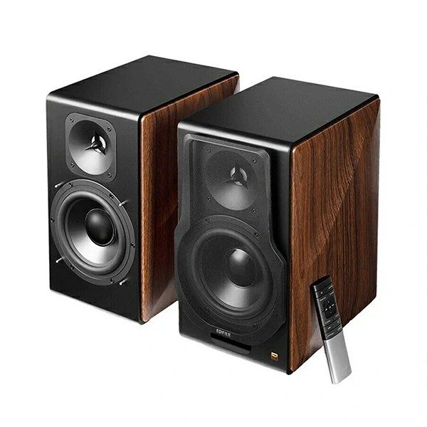 256W (RMS) total output power
Planar magnetic tweeters and 6.5″ long-throw aluminum diaphragm mid-low drivers with aluminum baskets
XMOS XU216 for full digital signal processing and supporting the resolution up to 24bit/192kHz
Dual active speakers with proprietary 5.8GHz wireless connection
Hi-Res Audio certified and Qualcomm® aptX™ HD supported
Bluetooth V5.0, Balanced XLR, Optical, Coaxial, Line In and USB inputs
Multiple preset audio effect
Easy control with knobs, IR remote control, and EDIFIER ConneX mobile app