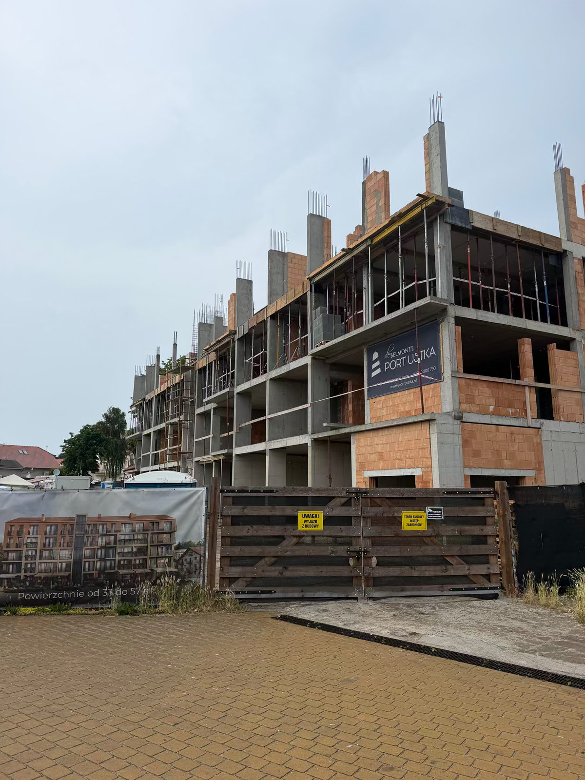 Konstrukcja budynku Projektu Port Ustka widziana od strony ulicy