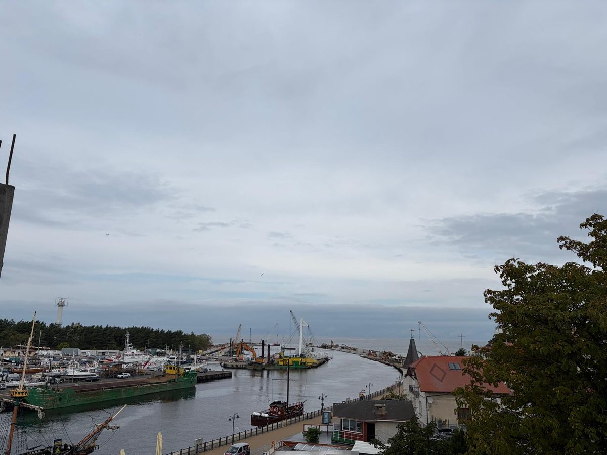 Panorama portu w Ustce widziana z najwyższej kondygnacji inwestycji