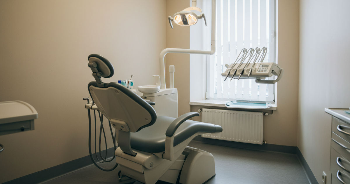 A calm dental exam room with soft daylight &mdash; free and low-cost dental care in St. Louis