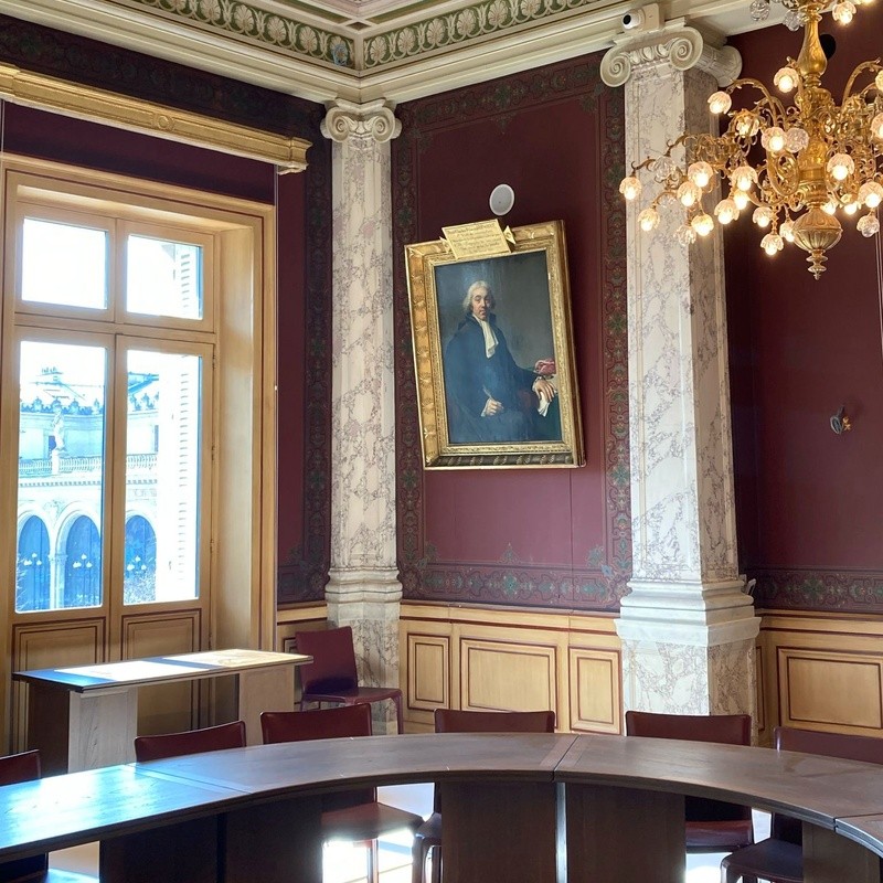 Vue meublée de la pièce de la Chambre des Notaires