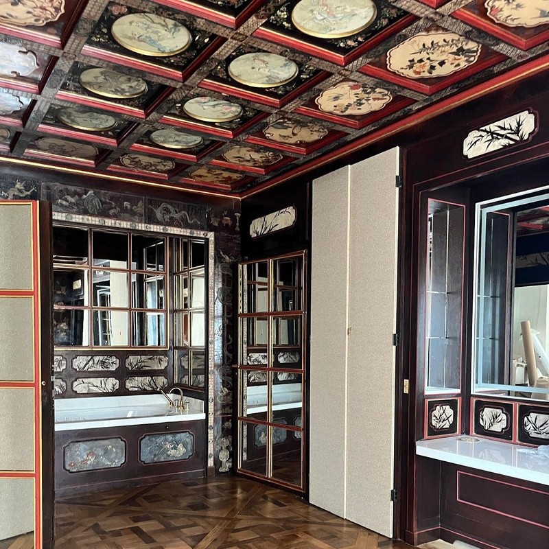 Détail de la coiffeuse en laque