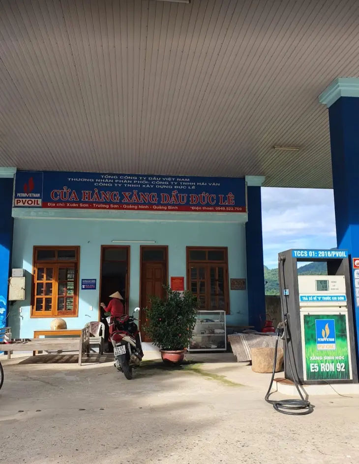 the only gas station along the western Ho Chi Minh road from the Sanh to Phong Nha Ke bang