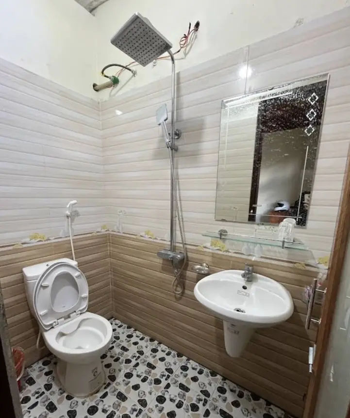 hotel and gas station along the western Ho Chi Minh trail