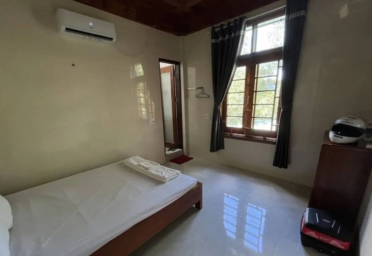 Nhà Nghỉ Trường Thành, is the only hotel along the western Ho Chi Minh trail