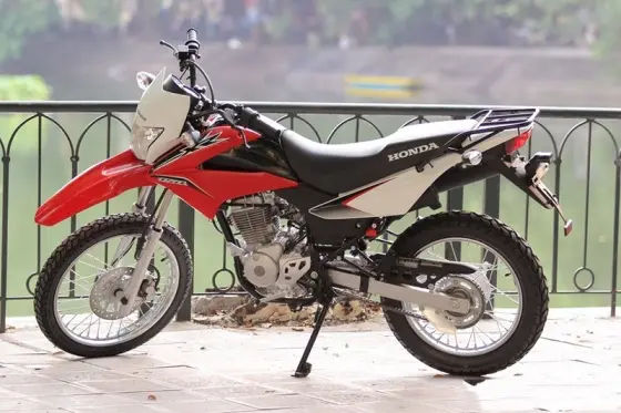 Honda XR150 l is one of those manual motorbikes that takes you through road and terrains without any issue. small yet light and efficient on fuel