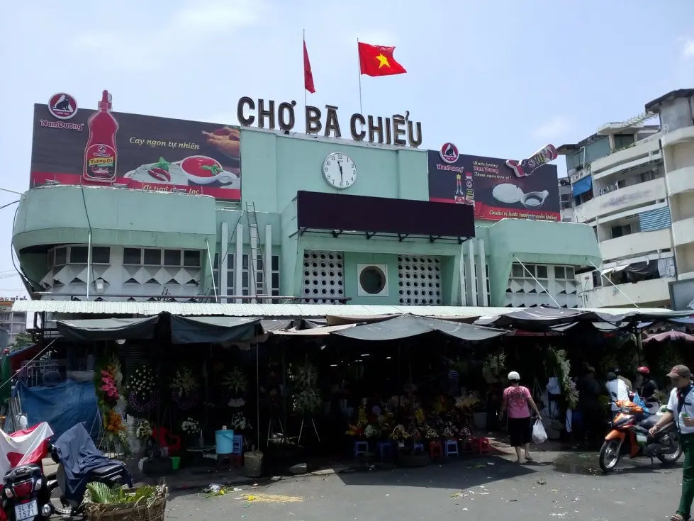 3. Ba Chieu Market – A Unique Blend of Fresh Meat, Seafood, And Affordable Local dry meats and product