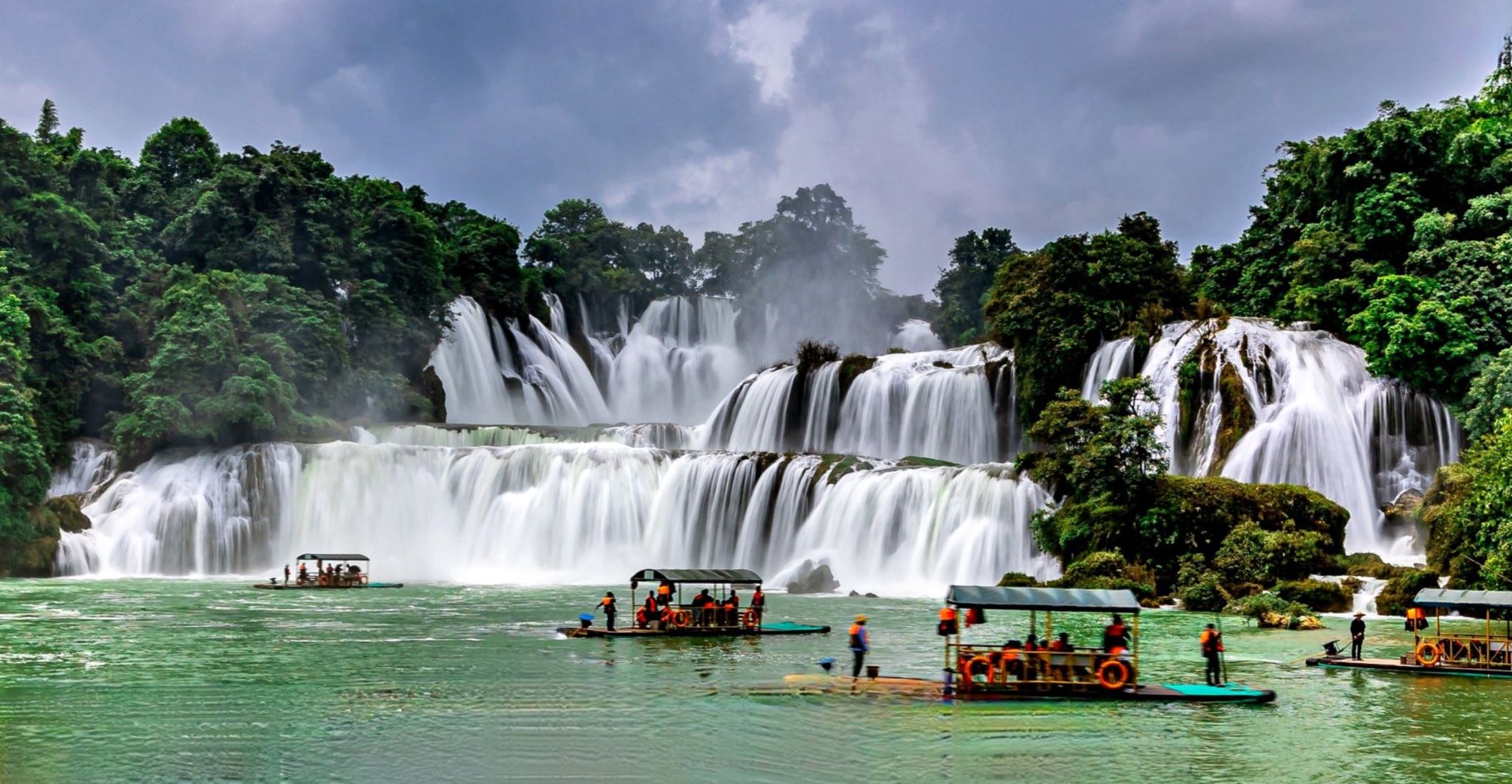 Ban Gioc waterfall tourist information guide / raft ride, boar ride